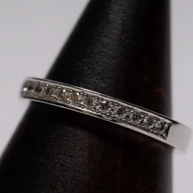 彫り留め（ハーフエタニティ）