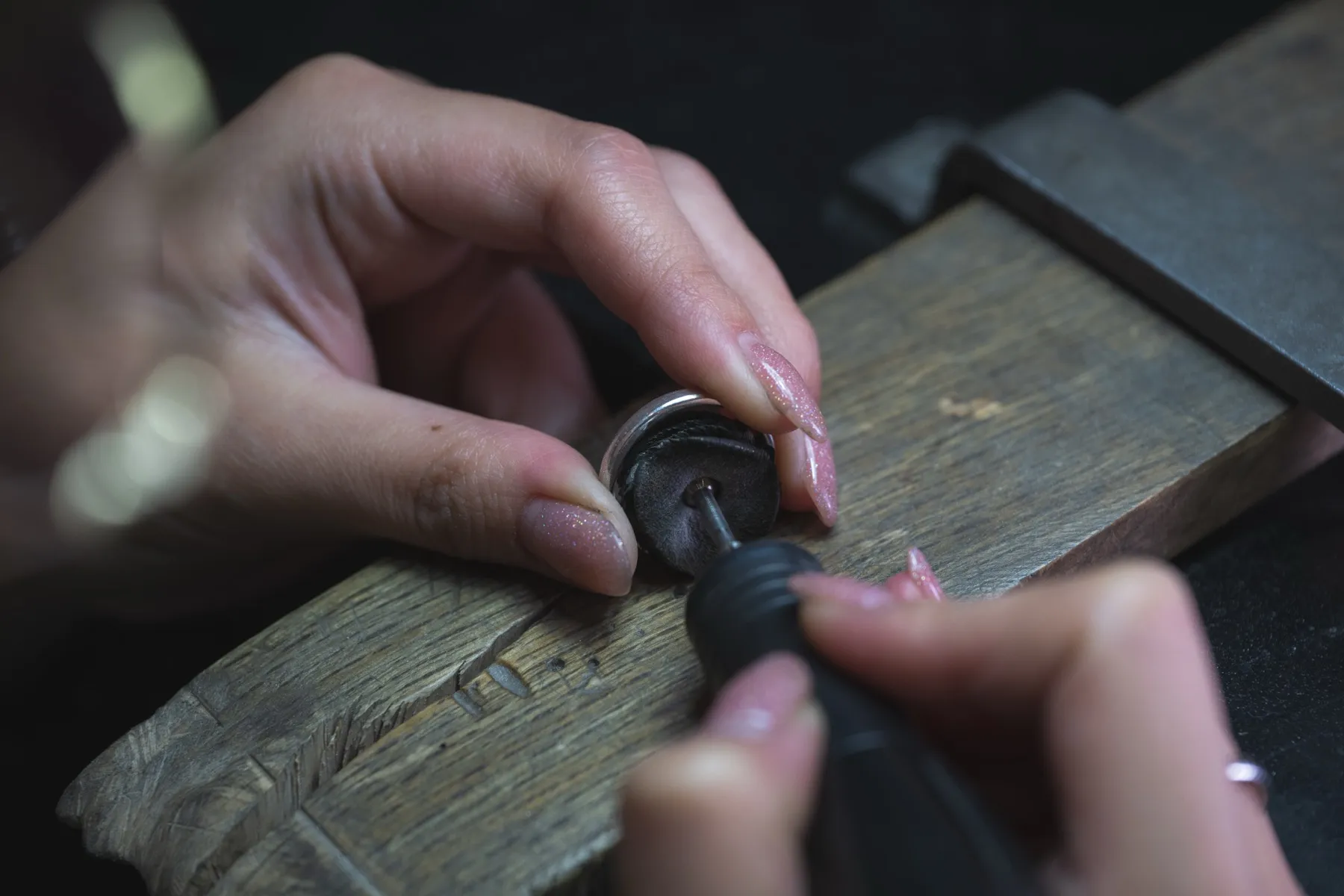 遺骨リングの制作風景