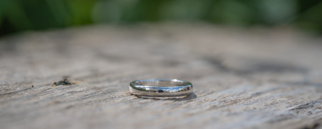 遺骨ジュエリーの素材選びとメンテナンス｜K18・プラチナの特徴と保管方法